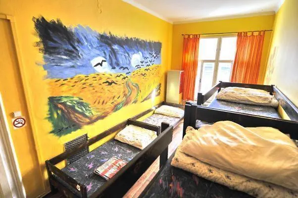 Downtown فندق براتسيلافا