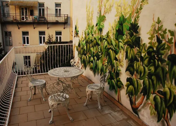 Downtown فندق براتسيلافا