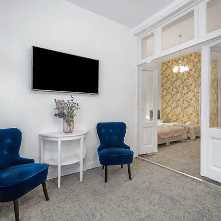 Downtown Hotel 3*